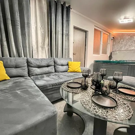 Luxor - Jacuzzi&cozy Apartment Sibiu